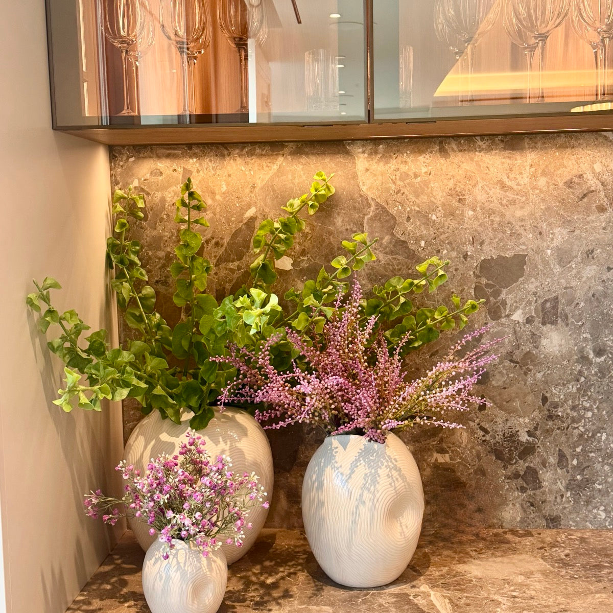 Mixed arrangement — kitchen bar